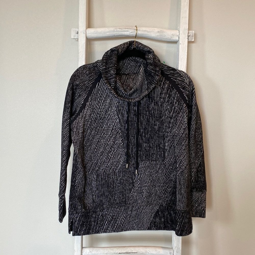 Kirkland | Sweatshirt | Size Small | Black & Gray
